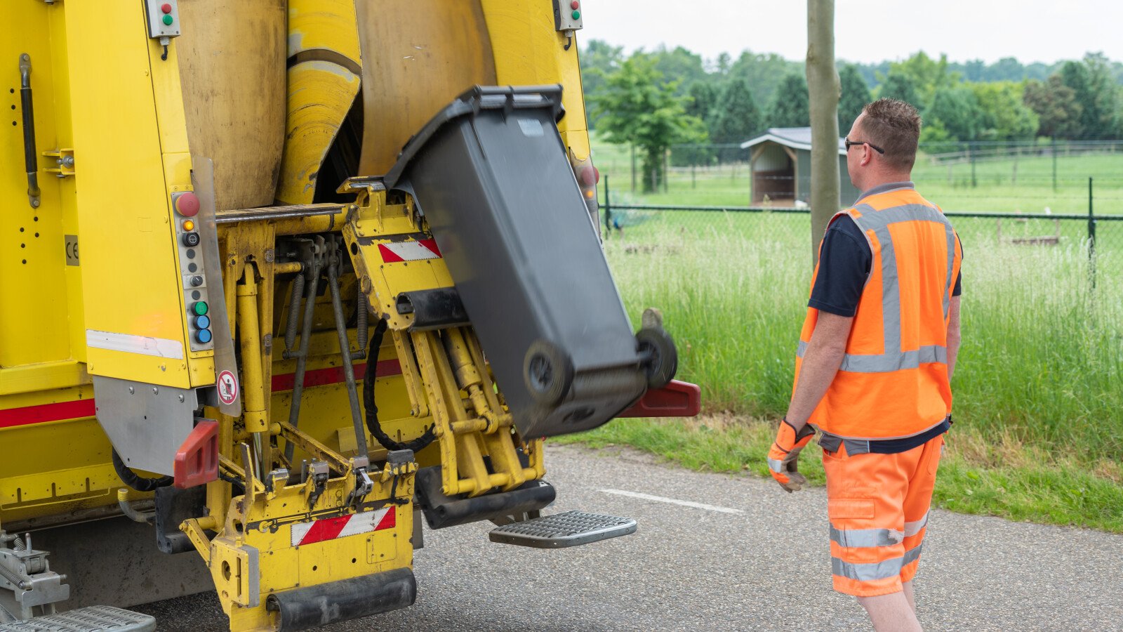Ładowacz śmieciarki / papier-kartony